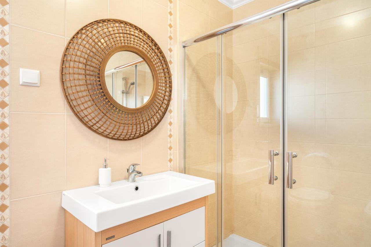 Ocean Getaway - Private Parking And Sea View Apartment